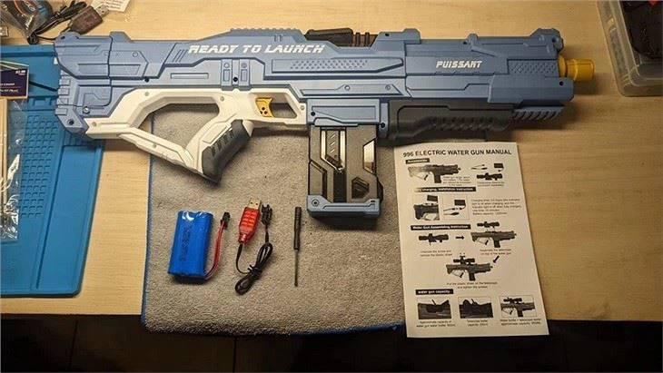 High Pressure Battery Powered Squirt Gun – Blue