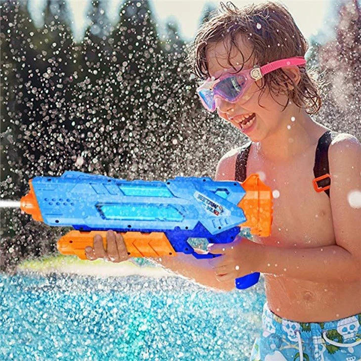 super soaker water gun